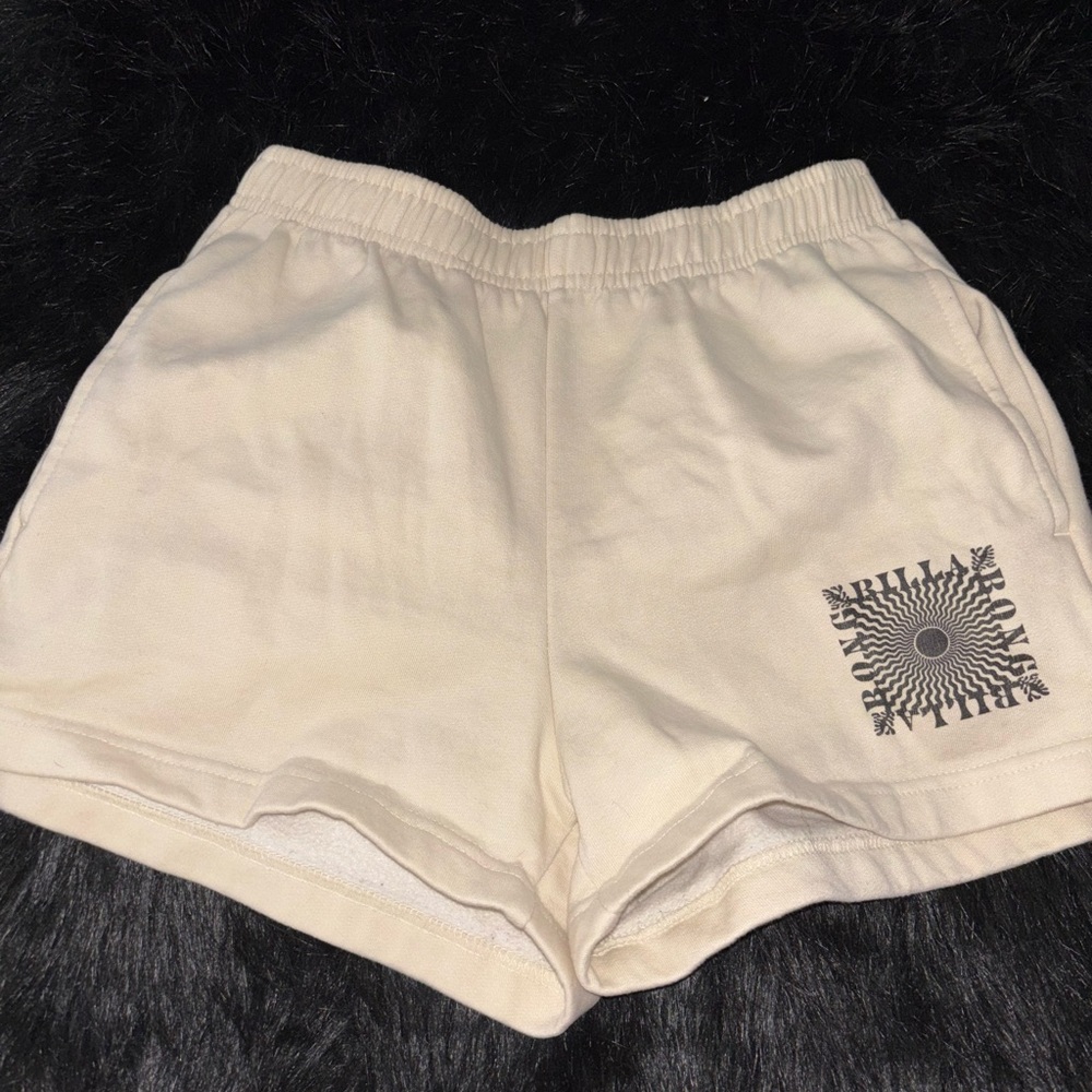 Excellent condition Billabong Cream Women's Shorts with pockets, Size XS